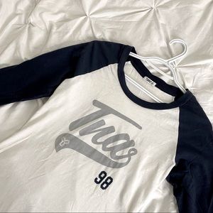 Aritzia TNA Baseball shirt - Size Medium